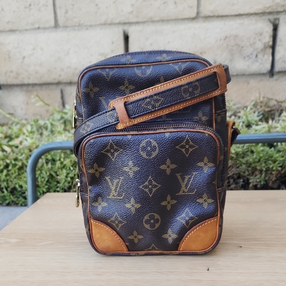Louis Vuitton Amazone 22 Monogram Canvas Crossbody Bag - Picture 1 of 16
